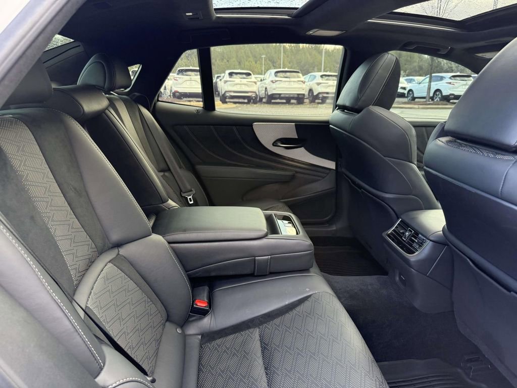 Used 2023 Lexus LS 500 F Sport w/ Cold Weather Package (CK) image 16