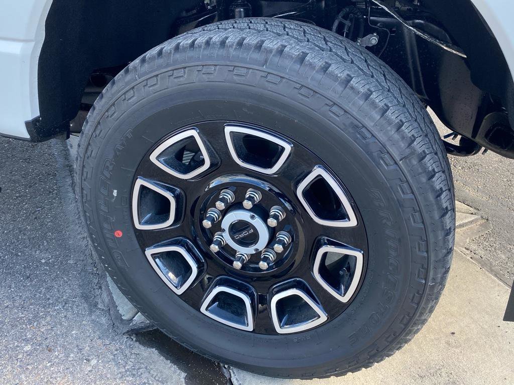 New 2025 Ford F250 Platinum image 2