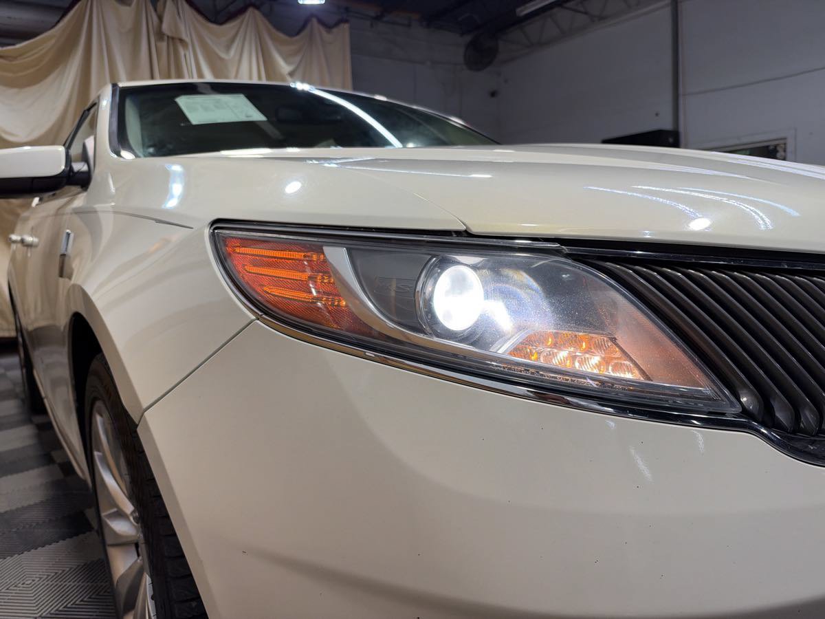 Used 2013 Lincoln MKS FWD image 8