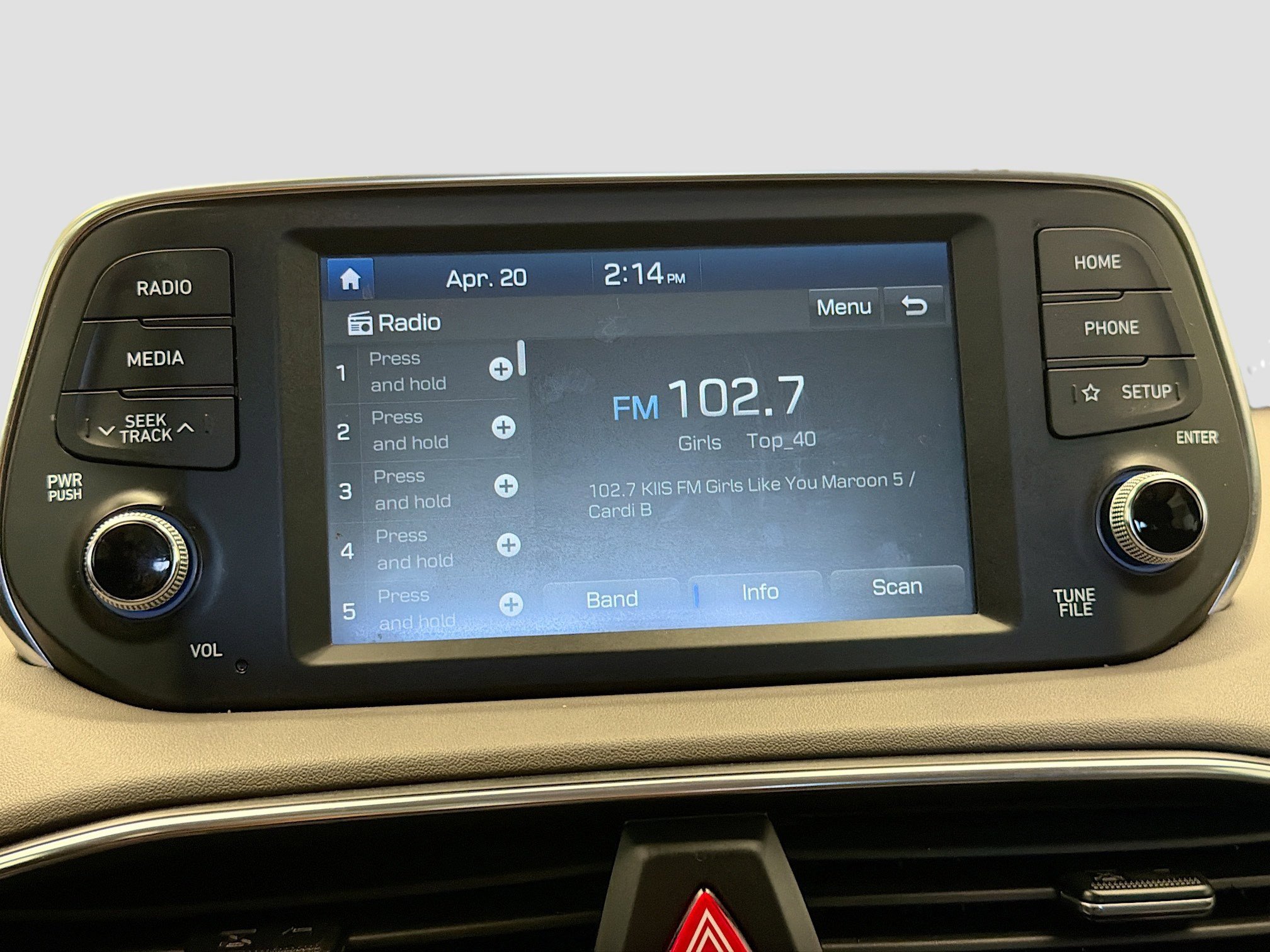 Used 2020 Hyundai Santa Fe SE FWD image 9