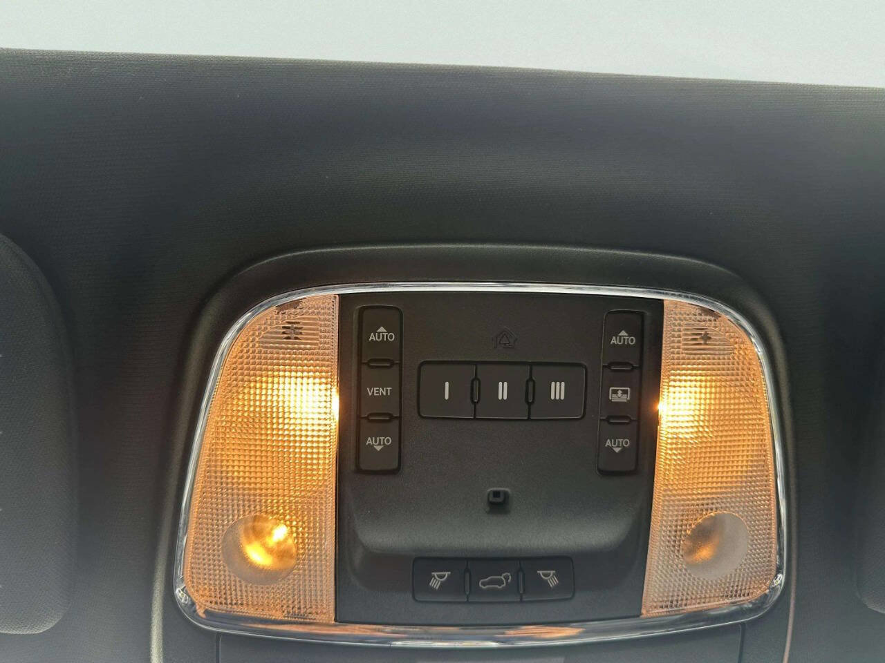 Used 2018 Jeep Grand Cherokee Trailhawk w/ Trailhawk Luxury Group AWD/4WD image 34