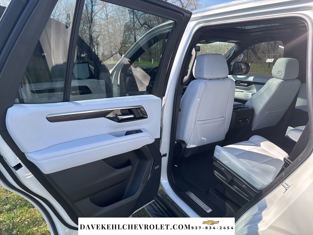 Used 2025 Chevrolet Tahoe Premier AWD/4WD image 18
