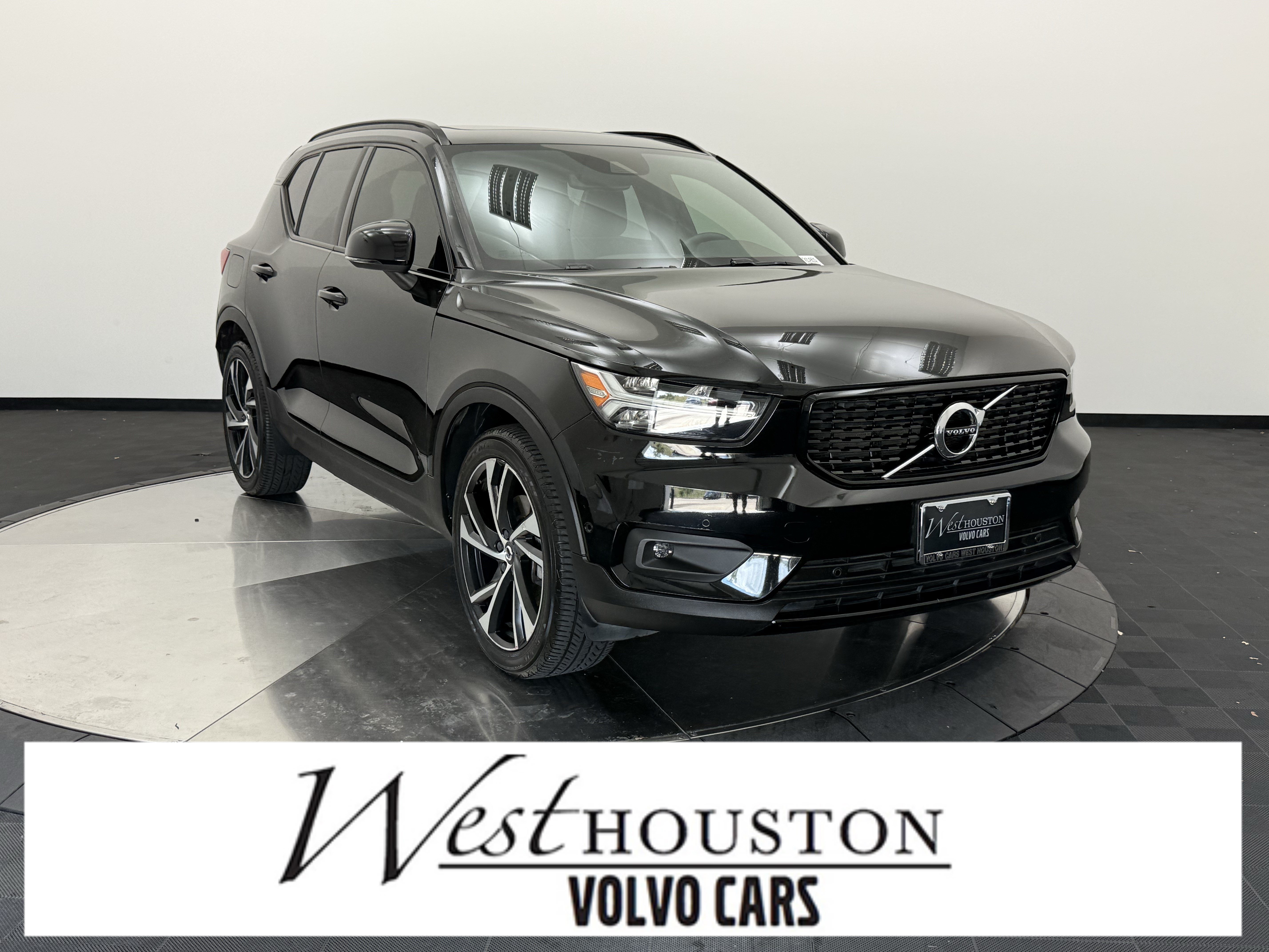 Used 2019 Volvo XC40 T5 R-Design AWD/4WD image 1