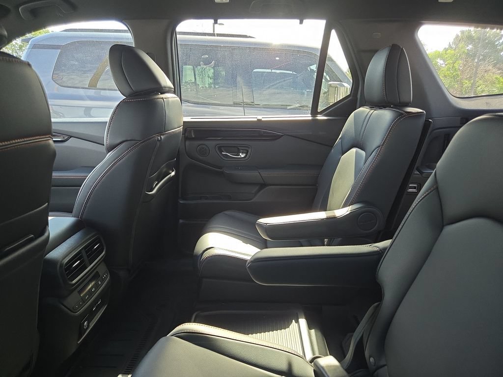 Used 2023 Honda Pilot TrailSport image 8