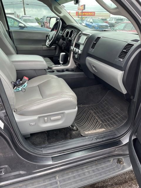 Used 2015 Toyota Sequoia Limited AWD/4WD image 6