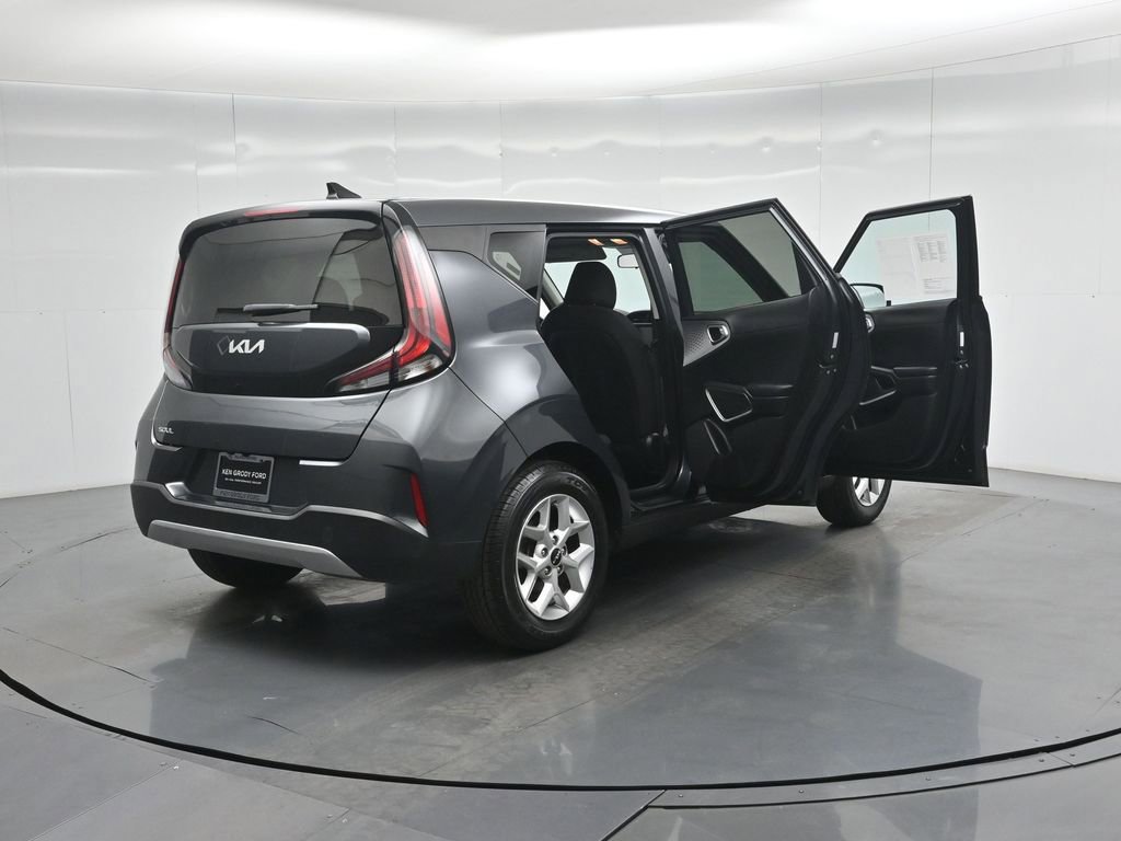 Used 2023 Kia Soul LX w/ Option Group 015 FWD image 6