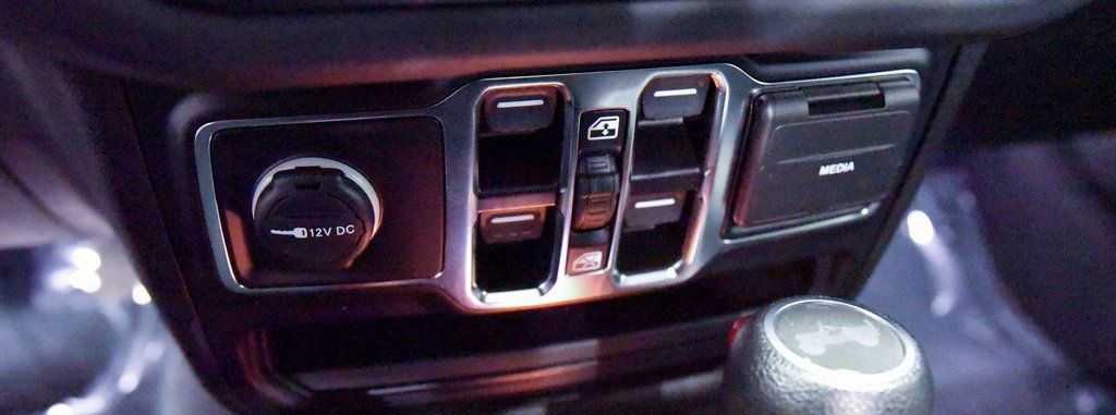 Used 2024 Jeep Wrangler Unlimited Sahara w/ Technology Group image 17