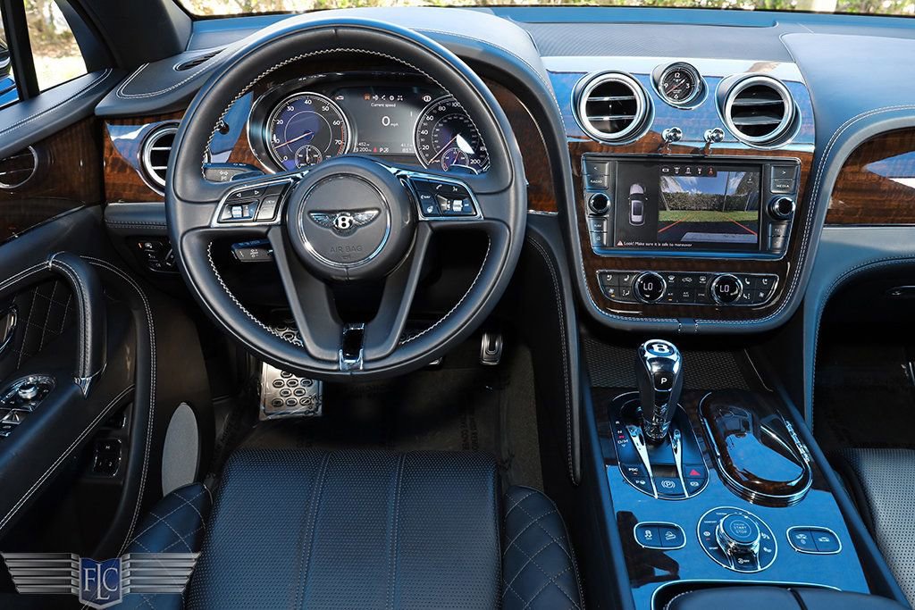 Used 2017 Bentley Bentayga image 21