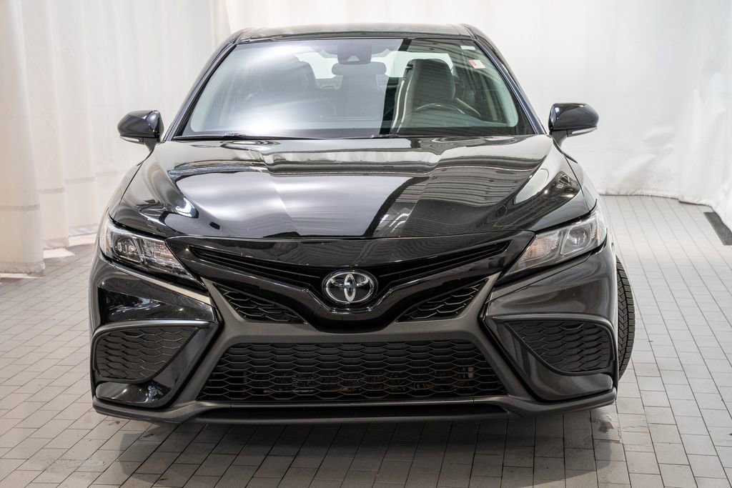 Used 2024 Toyota Camry SE image 2
