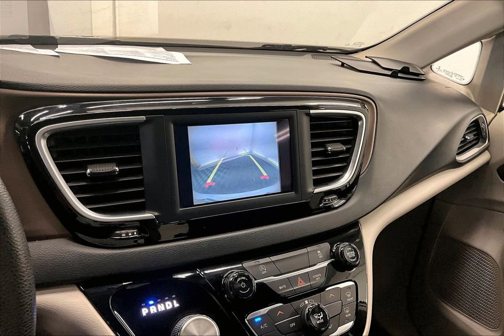 Used 2021 Chrysler Voyager Lxi image 20