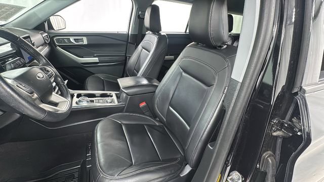 Used 2023 Ford Explorer XLT w/ Equipment Group 202A image 10