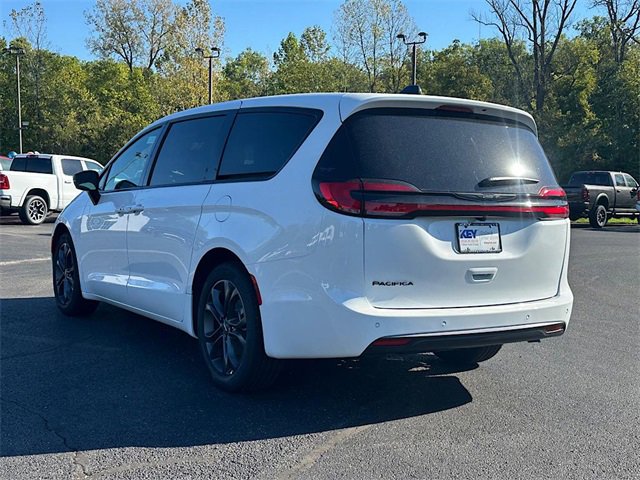 New 2026 Chrysler Pacifica Select image 8