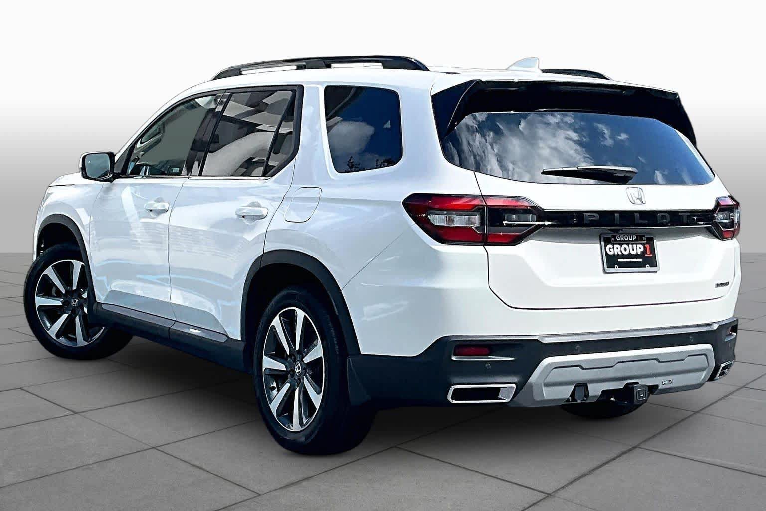 Used 2025 Honda Pilot Touring image 12