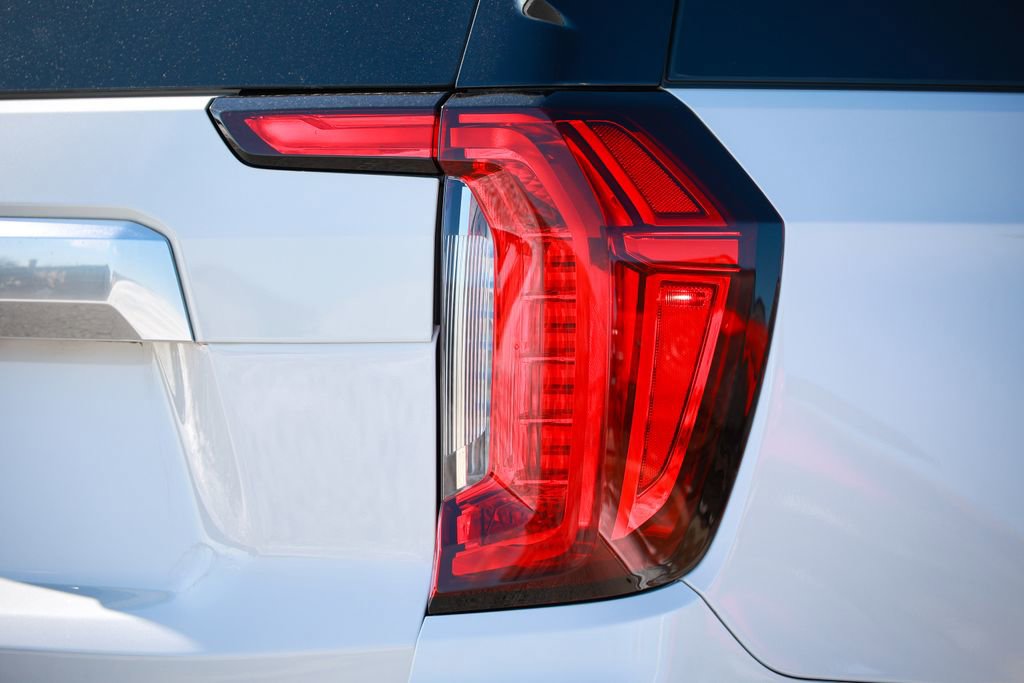 Used 2024 GMC Yukon XL Denali w/ Advanced Technology Package image 31