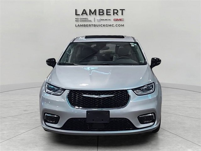 Used 2024 Chrysler Pacifica Limited image 3