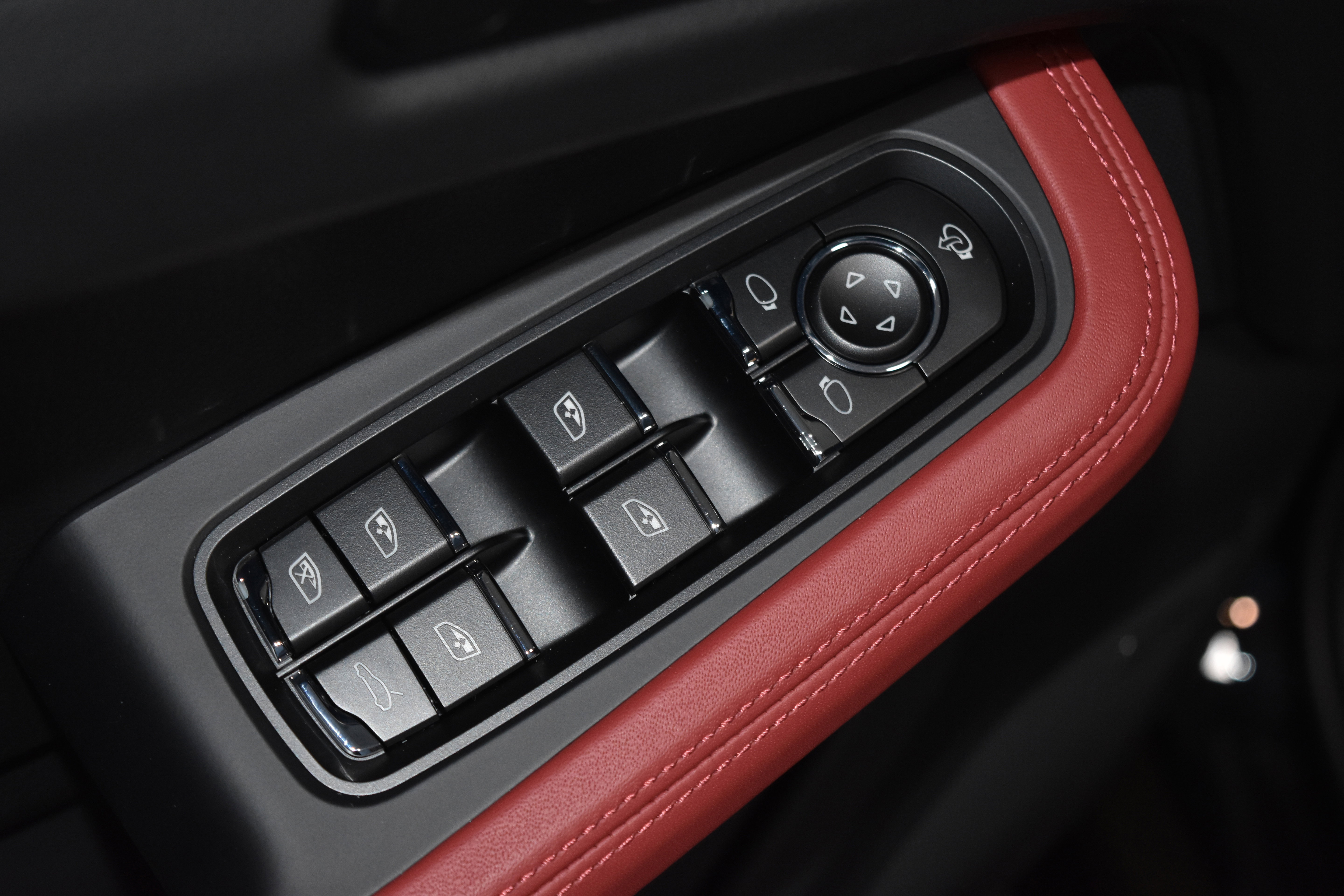 New 2026 Porsche Macan S image 8