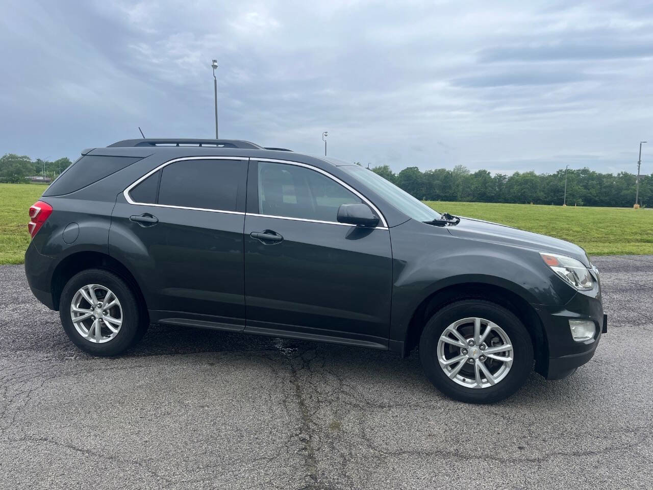 Used 2017 Chevrolet Equinox LT w/ Convenience Package AWD/4WD image 4
