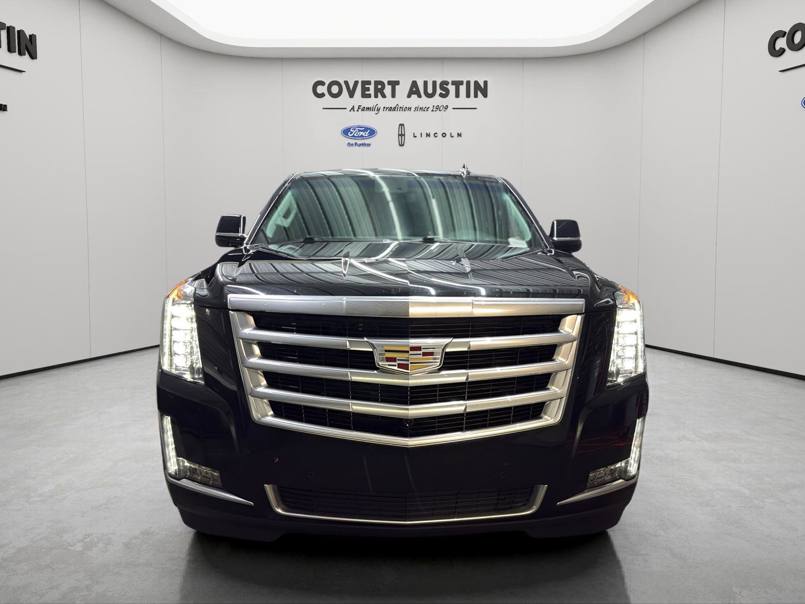 Used 2018 Cadillac Escalade Luxury image 8