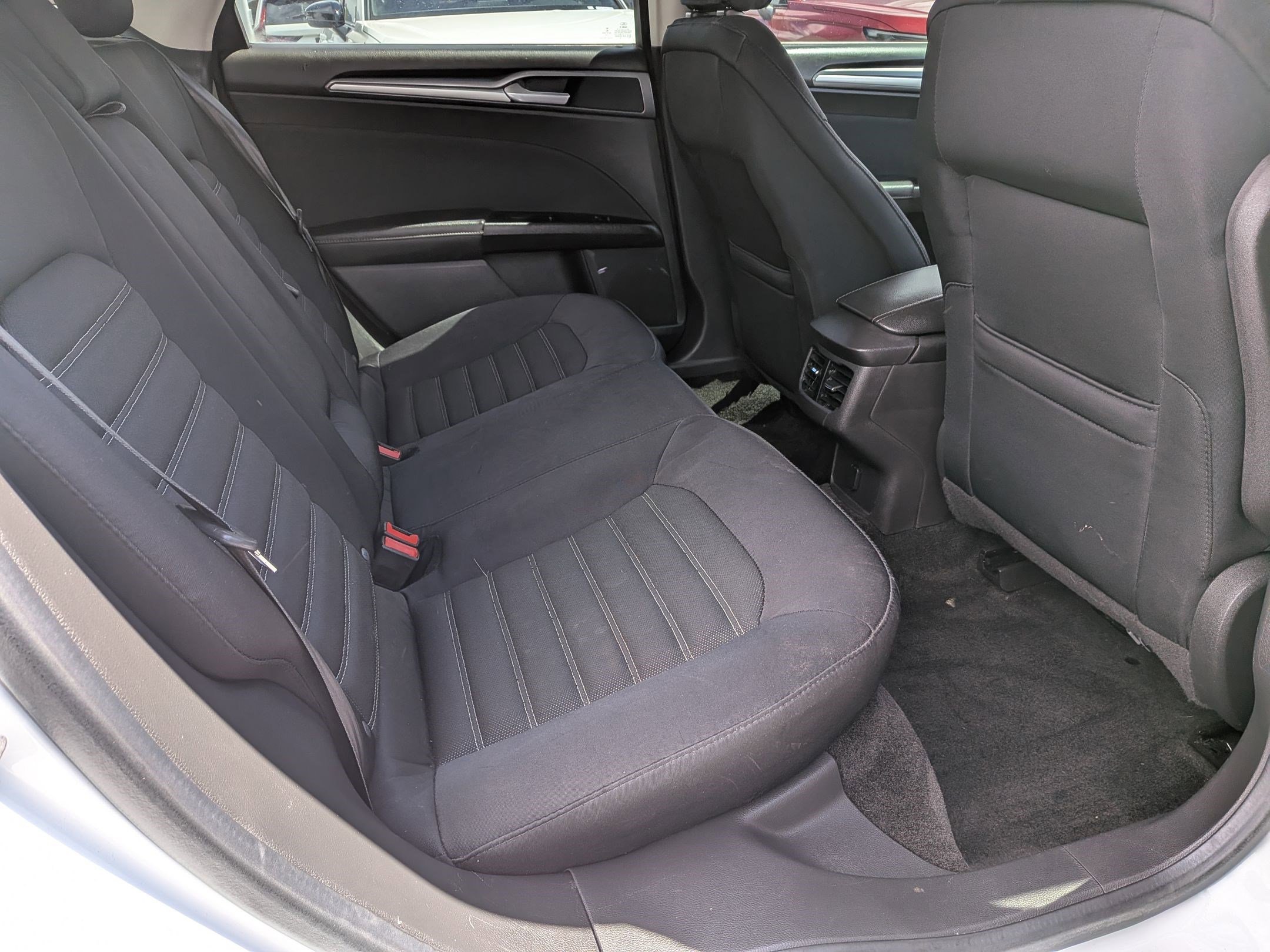 Used 2015 Ford Fusion SE FWD image 30