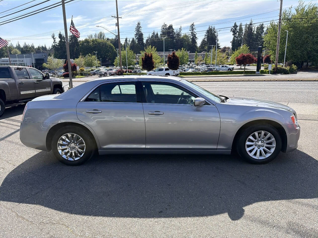 Used 2013 Chrysler 300 w/ Driver Convenience Group RWD image 9
