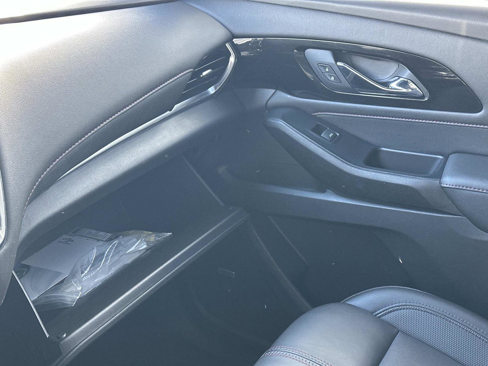 Used 2023 Chevrolet Traverse RS image 33