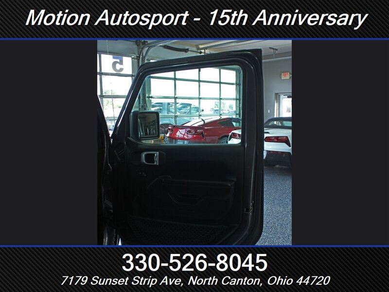 Used 2018 Jeep Wrangler Unlimited Rubicon w/ Dual Top Group AWD/4WD image 26
