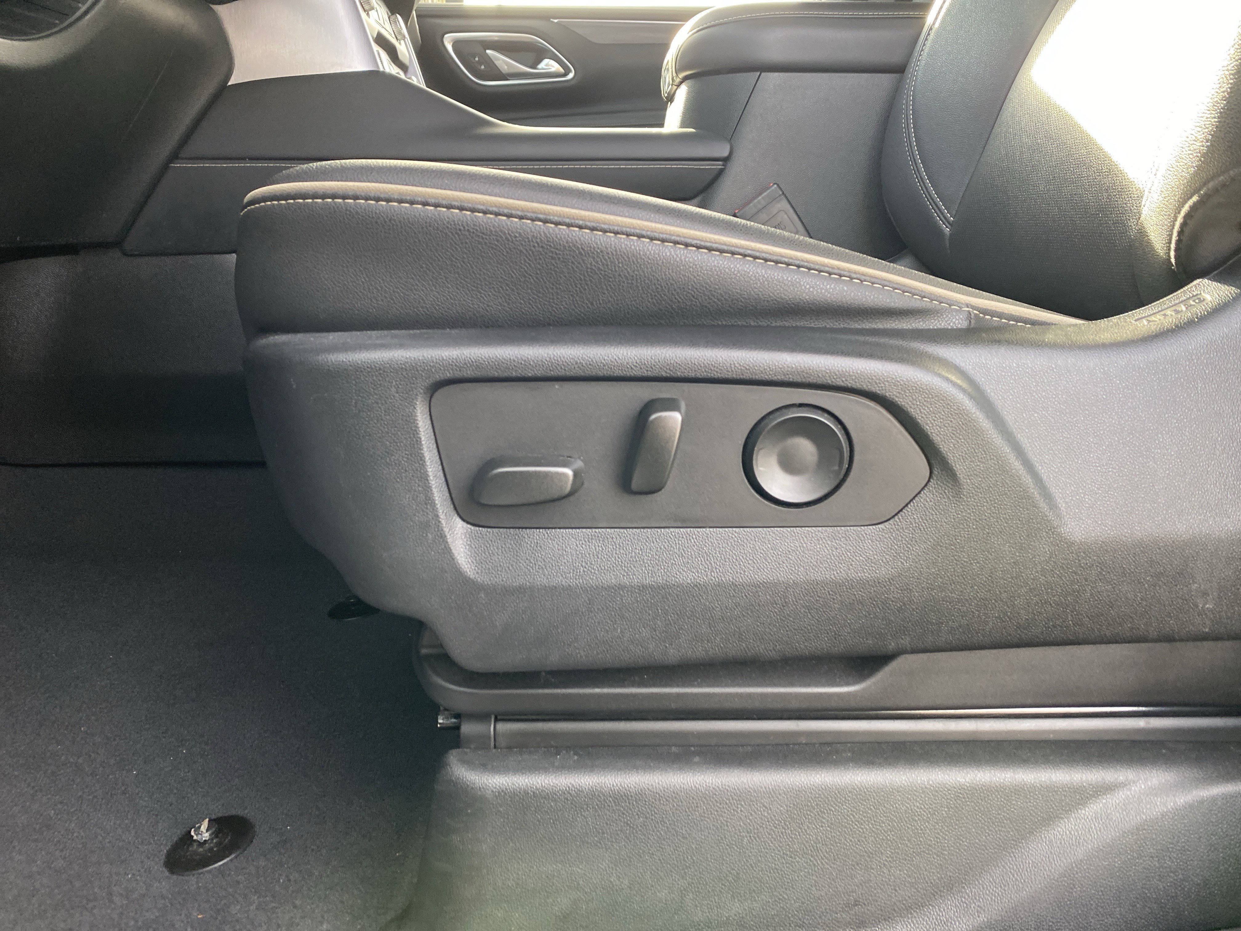 Used 2023 GMC Yukon SLT image 28