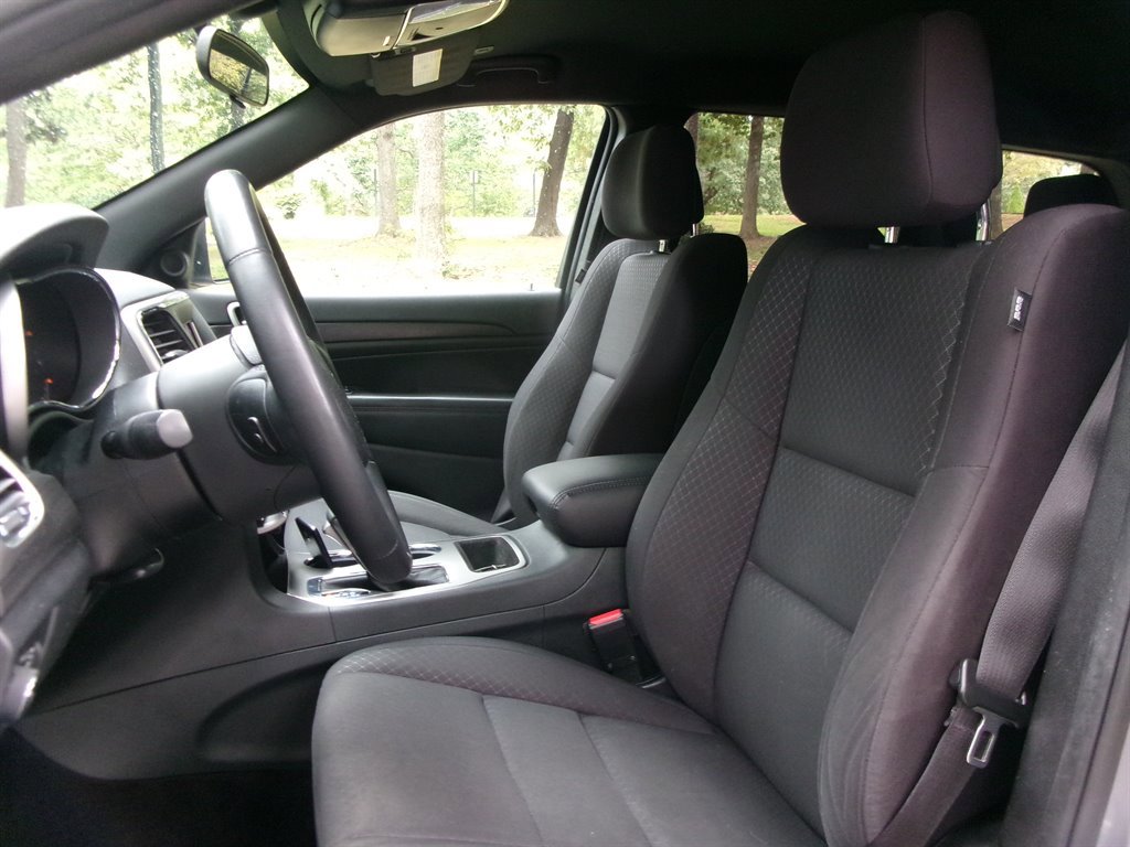 Used 2018 Jeep Grand Cherokee Laredo image 14