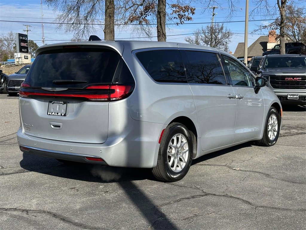 Used 2024 Chrysler Pacifica Touring-L image 20