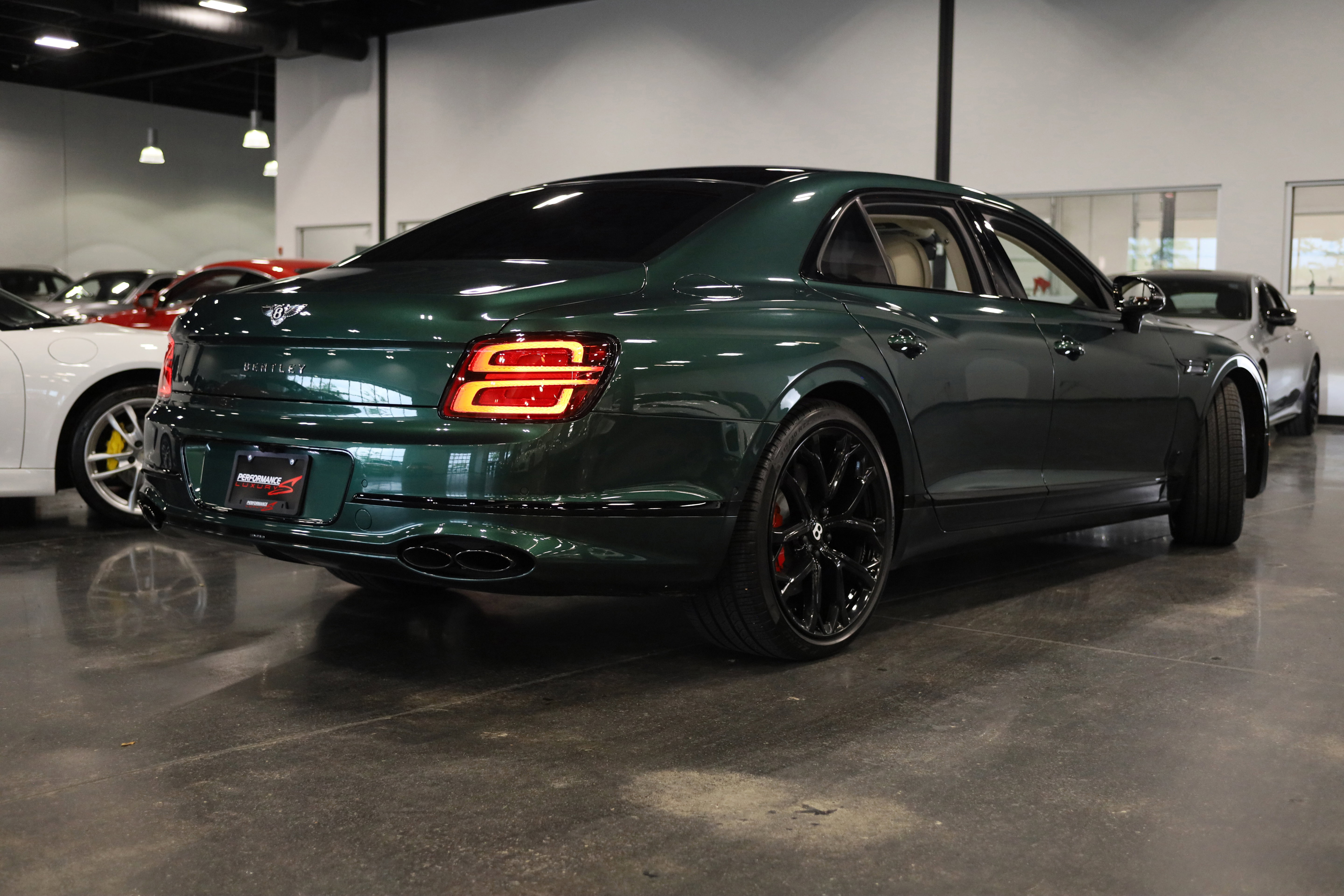 Used 2023 Bentley Flying Spur Plug-In Hybrid AWD/4WD image 7
