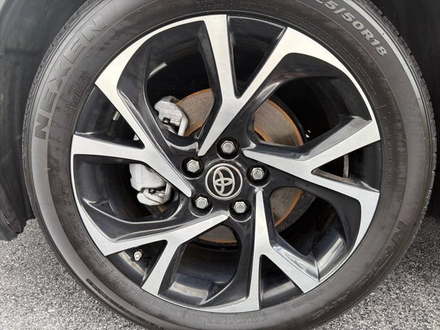 Used 2021 Toyota C-HR XLE FWD image 8