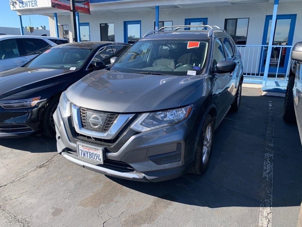 Used 2017 Nissan Rogue SV w/ Sun & Sound Touring Package image 2