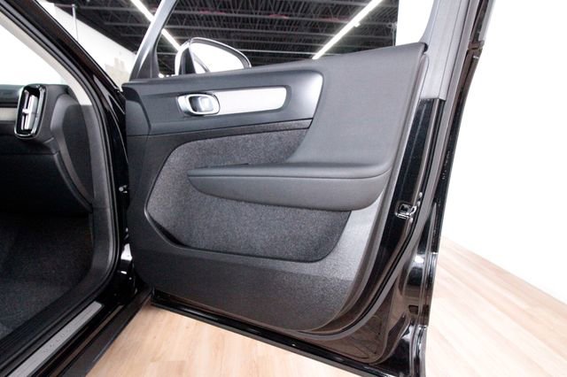 Certified 2025 Volvo XC40 B5 Core image 22