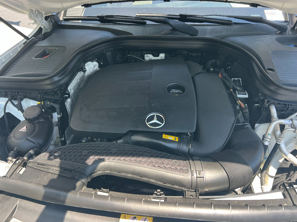 Used 2021 Mercedes-Benz GLC 300 4MATIC w/ Premium Package image 12