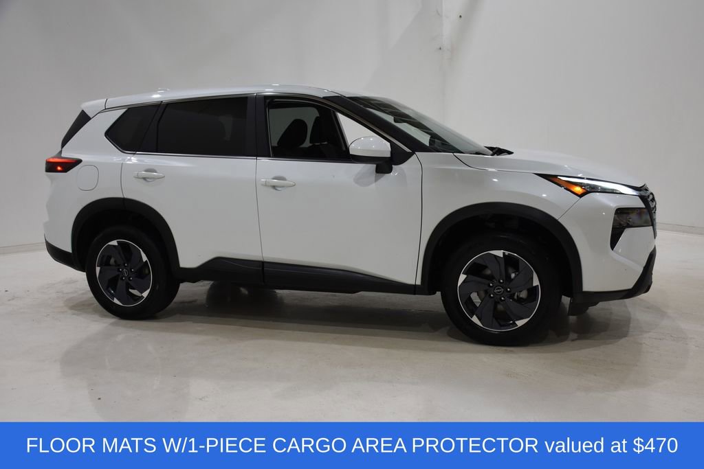 Used 2025 Nissan Rogue SV image 3
