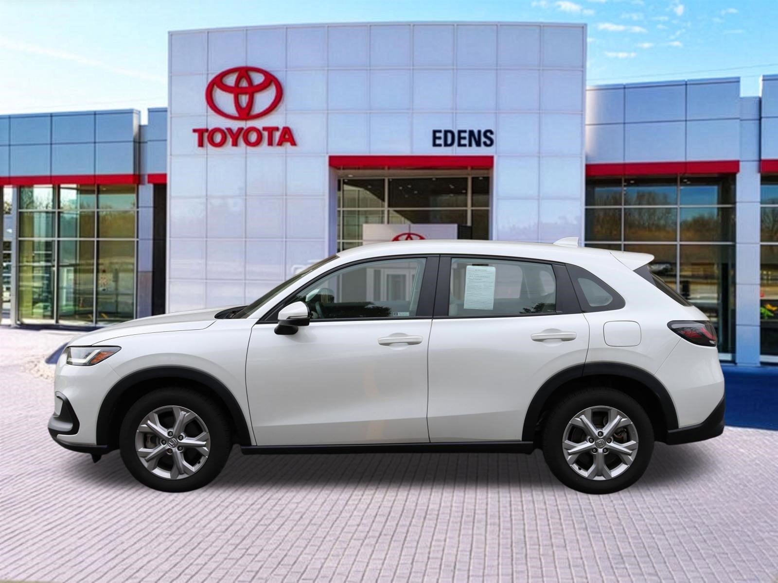 Used 2023 Honda HR-V LX image 8