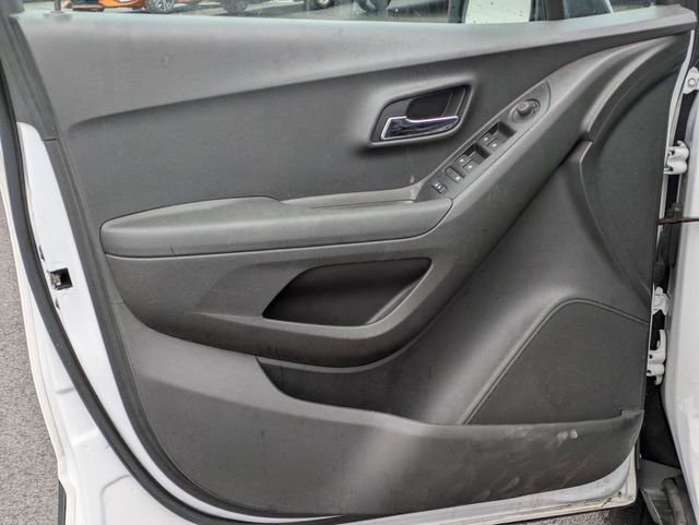 Used 2020 Chevrolet Trax LT w/ Redline Edition image 6