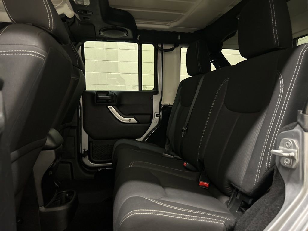 Used 2013 Jeep Wrangler Unlimited Rubicon w/ Connectivity Group AWD/4WD image 8
