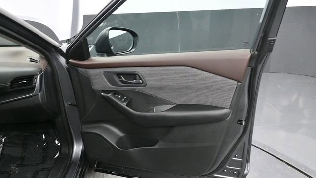 Used 2023 Nissan Rogue S AWD/4WD image 15