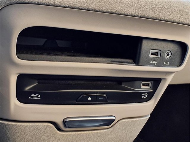 Used 2019 Chrysler Pacifica Limited w/ Advanced Safetytec Group image 11