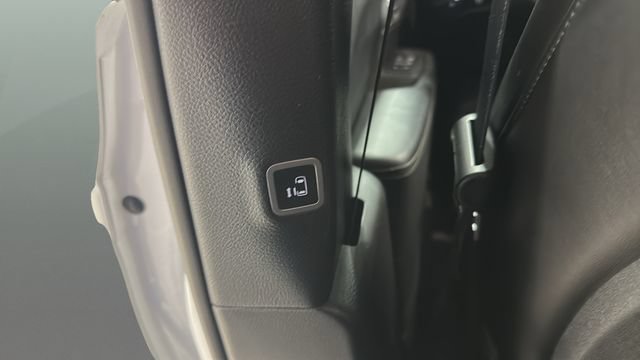 Used 2024 Chrysler Pacifica Limited FWD image 24