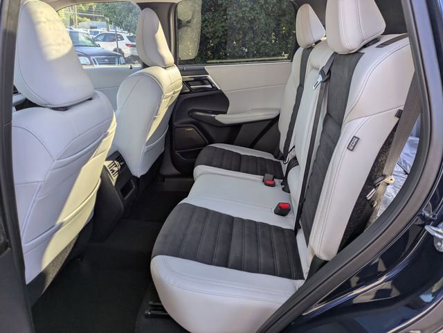 New 2025 Mitsubishi Outlander SE image 28