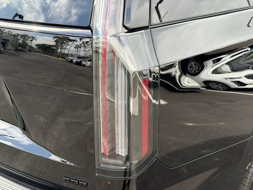 Used 2026 Cadillac Escalade Platinum Sport w/ LPO, ONYX Package AWD/4WD image 10