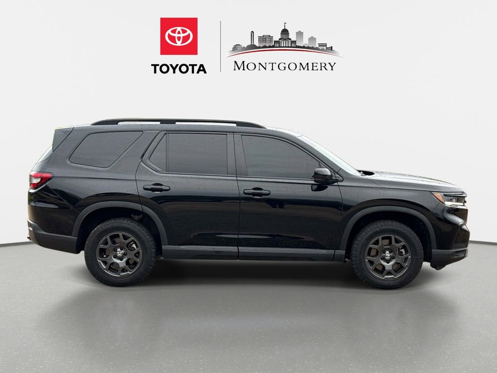 Used 2025 Honda Pilot TrailSport image 2
