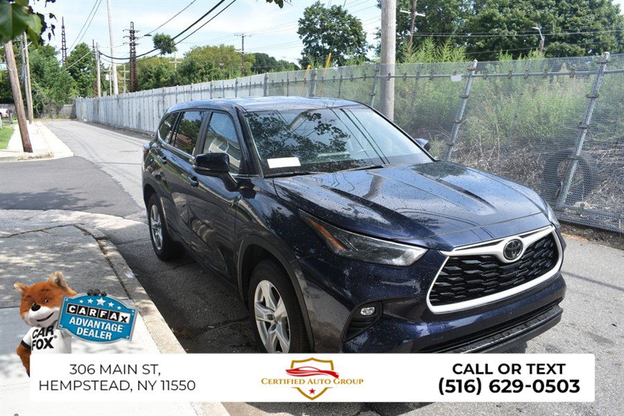 Used 2025 Toyota Highlander LE FWD image 4