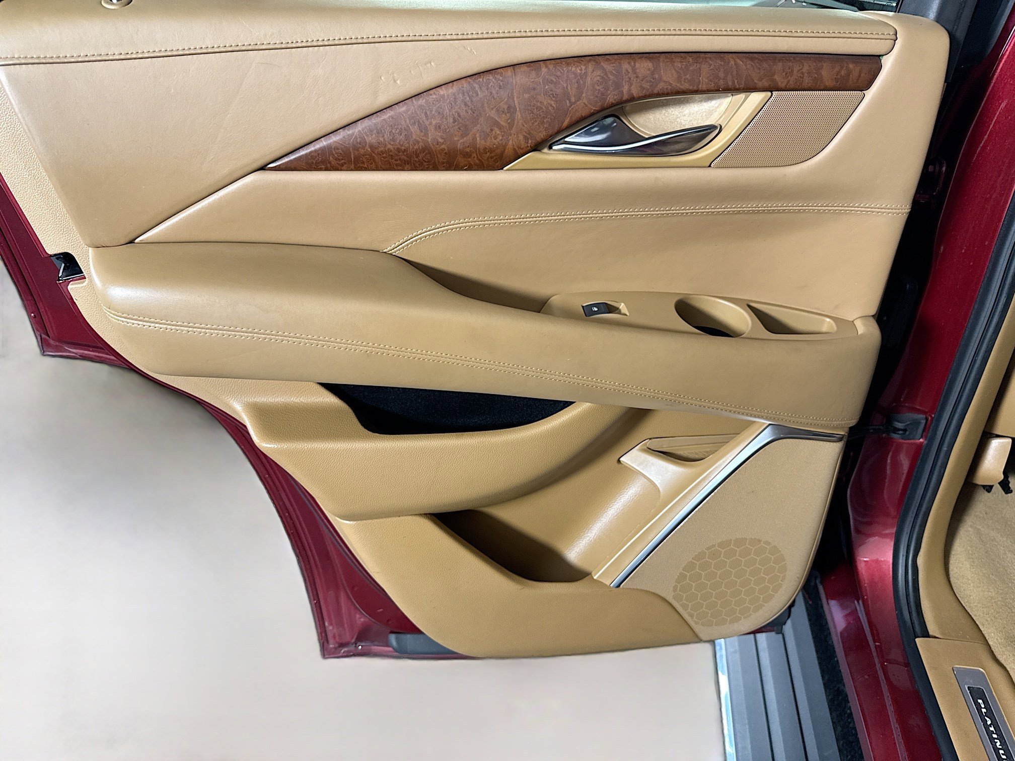 Used 2016 Cadillac Escalade Platinum image 25