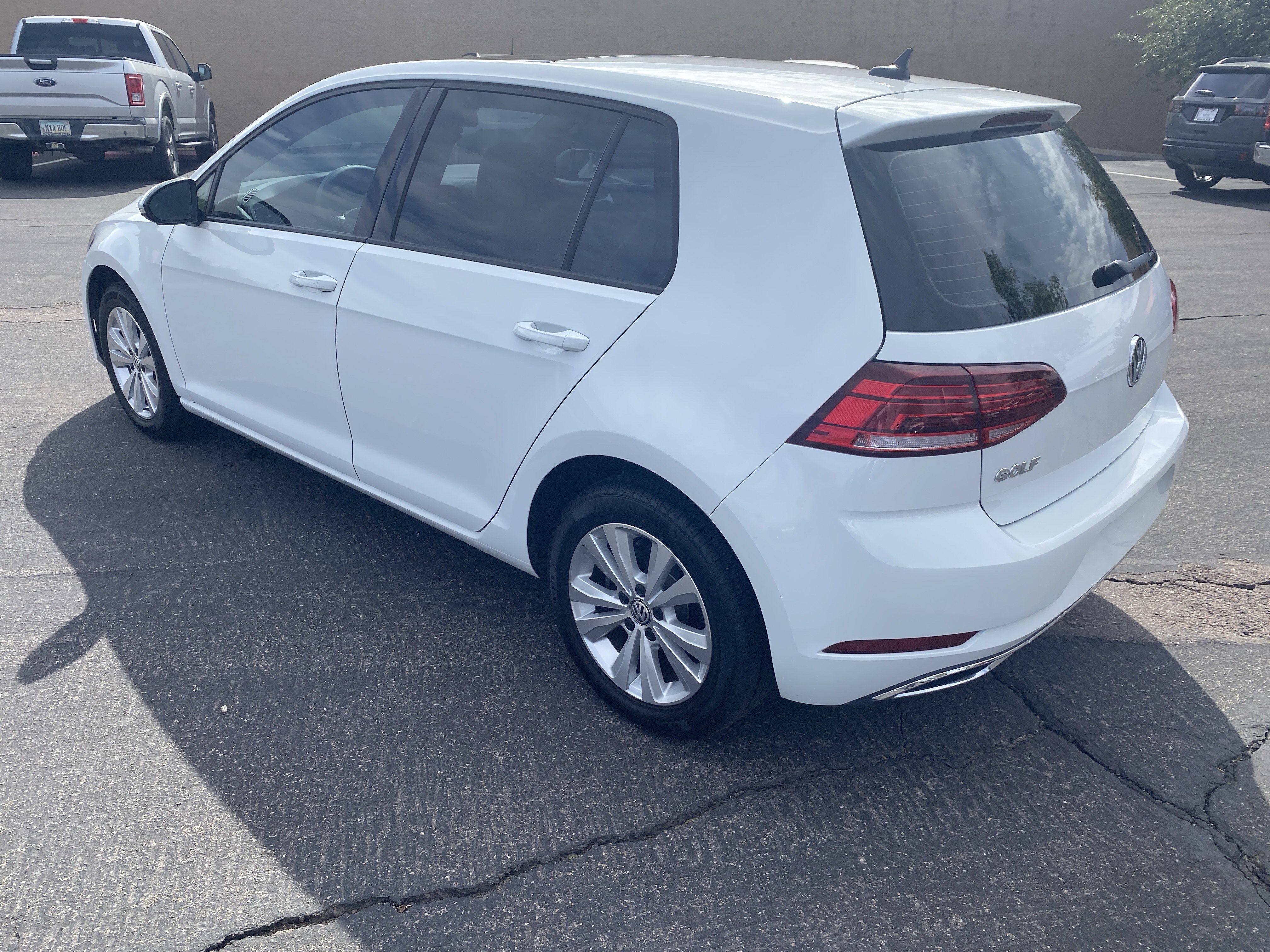 Used 2020 Volkswagen Golf 4-Door FWD image 2
