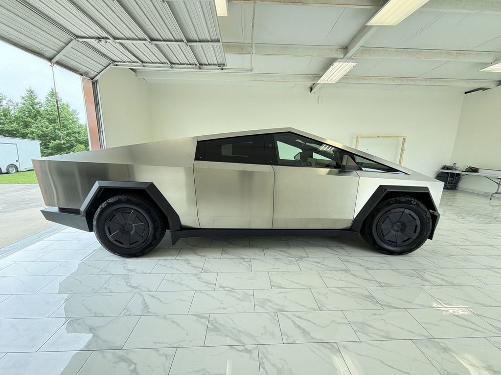 Used 2025 Tesla Cybertruck AWD Crew Cab image 9