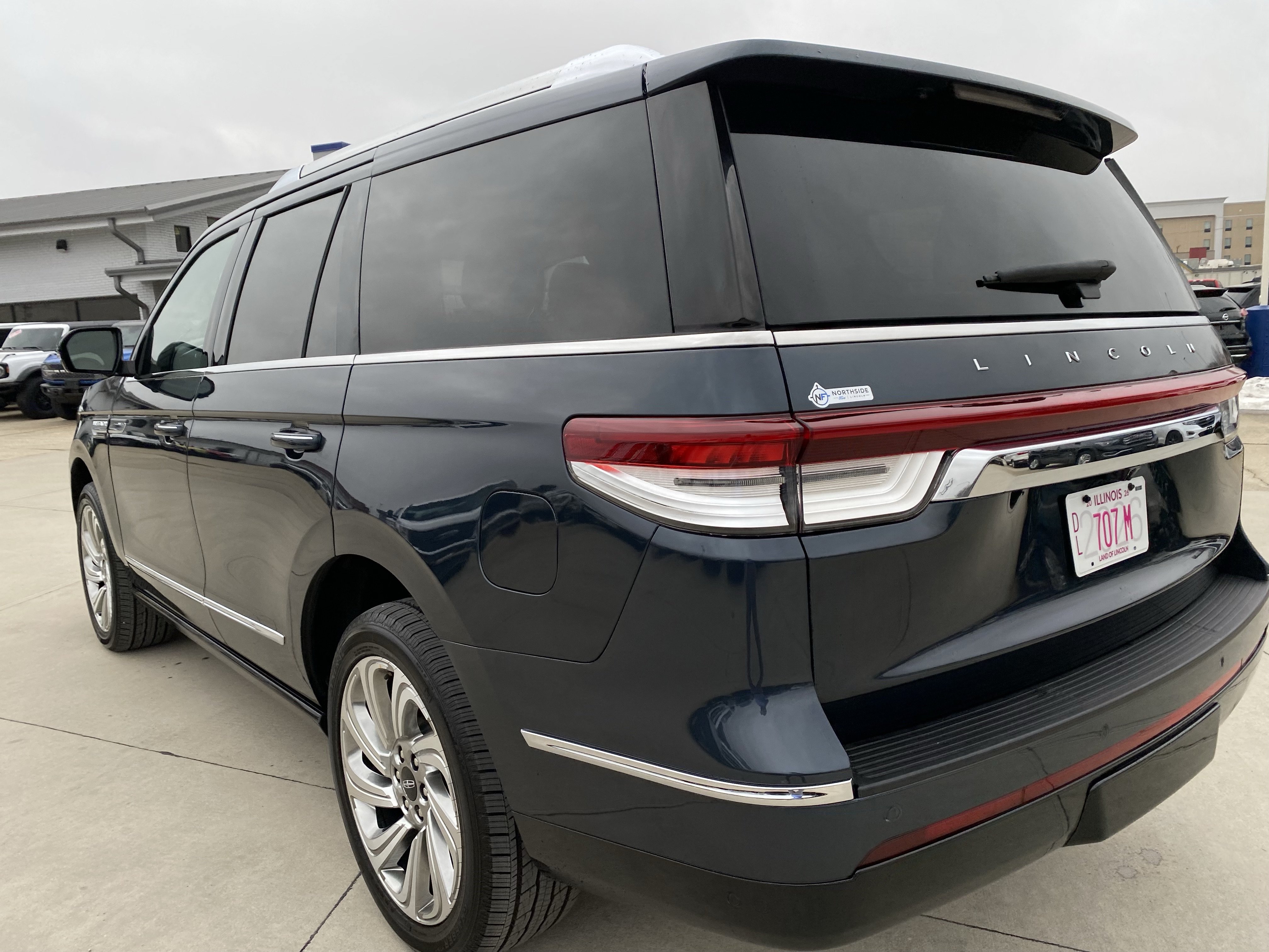 Used 2024 Lincoln Navigator Reserve AWD/4WD image 6