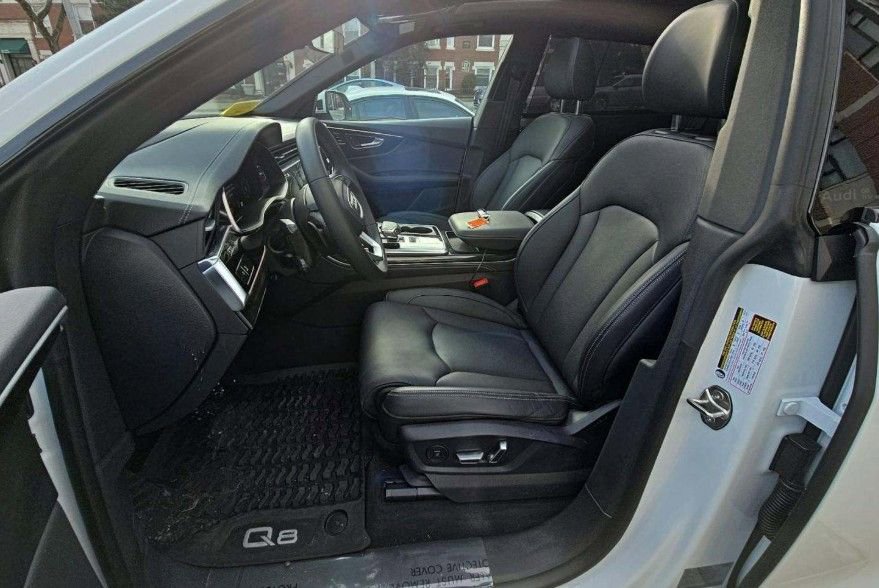 Used 2025 Audi Q8 Prestige w/ Prestige Package image 4